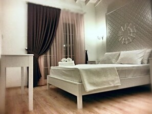 Desk, free WiFi, bed sheets - Alacati Alaris Otel (Cesme)