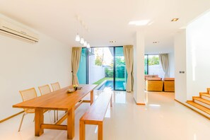 Holiday Town home No.4 | In-room dining