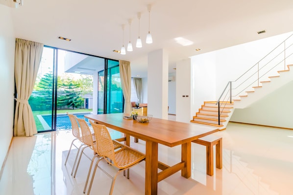 Holiday Town home No.4 | In-room dining