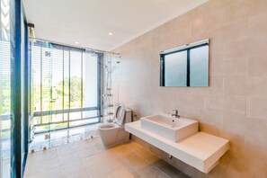 Holiday Town home No.4 | Baño | Regadera, amenidades de baño gratuitas, secadora de cabello, toallas 