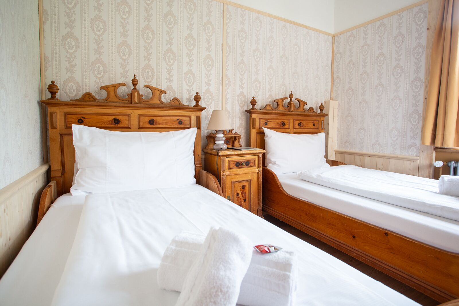 basic twin room, shared bathroom | hypo-allergenic bedding, desk, blackout curtains, free wifi