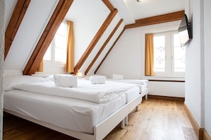 Hypo-allergenic bedding, desk, blackout curtains, free WiFi - Hotel Zunfthaus zur Rebleuten (Chur)