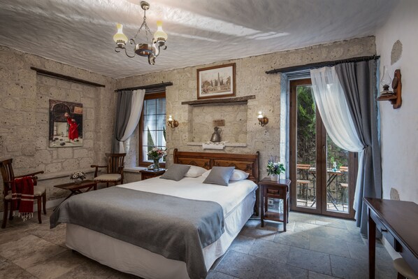 Quarto casal ou duplo standard | Roupas de cama premium, frigobar, cofres nos quartos, escrivaninha