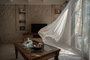 Sitrin | Living area | 55-inch Smart TV with digital channels, TV - Sedirli Ev Alacati (Cesme)