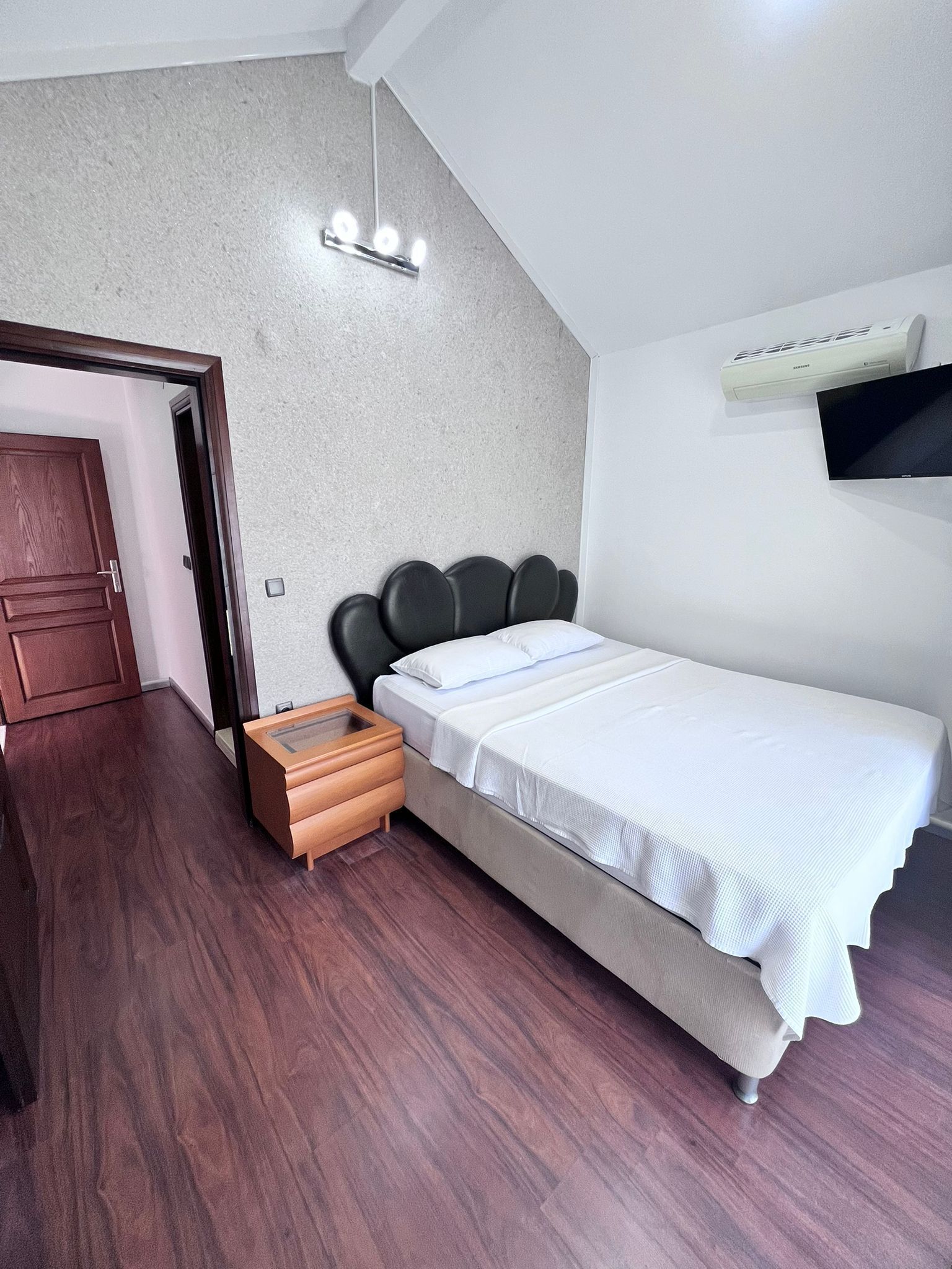Family Room | Minibar, soundproofing, free WiFi, bed sheets
