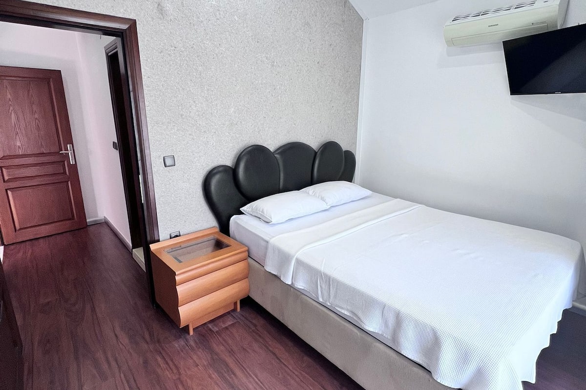 Family Room | Minibar, soundproofing, free WiFi, bed sheets