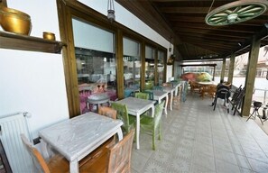 Hiên