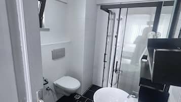 Double Room | Bathroom | Shower, free toiletries, hair dryer, slippers