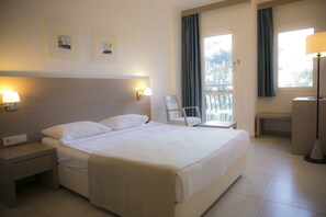 Minibar, in-room safe, soundproofing, bed sheets