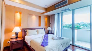 Caja de seguridad en la habitación y escritorio