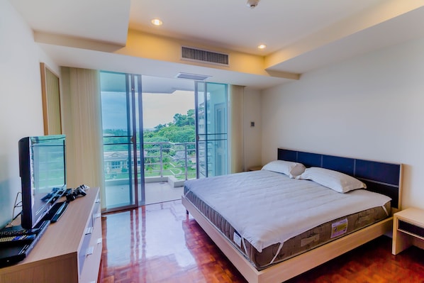Departamento económico, 2 habitaciones, vista al mar, frente al mar | Caja de seguridad en la habitación y escritorio 