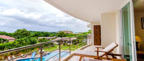 Suite Deluks, 2 kamar tidur | Balkon