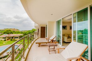 Deluxe 2 Bedrooms Suites | Balcony