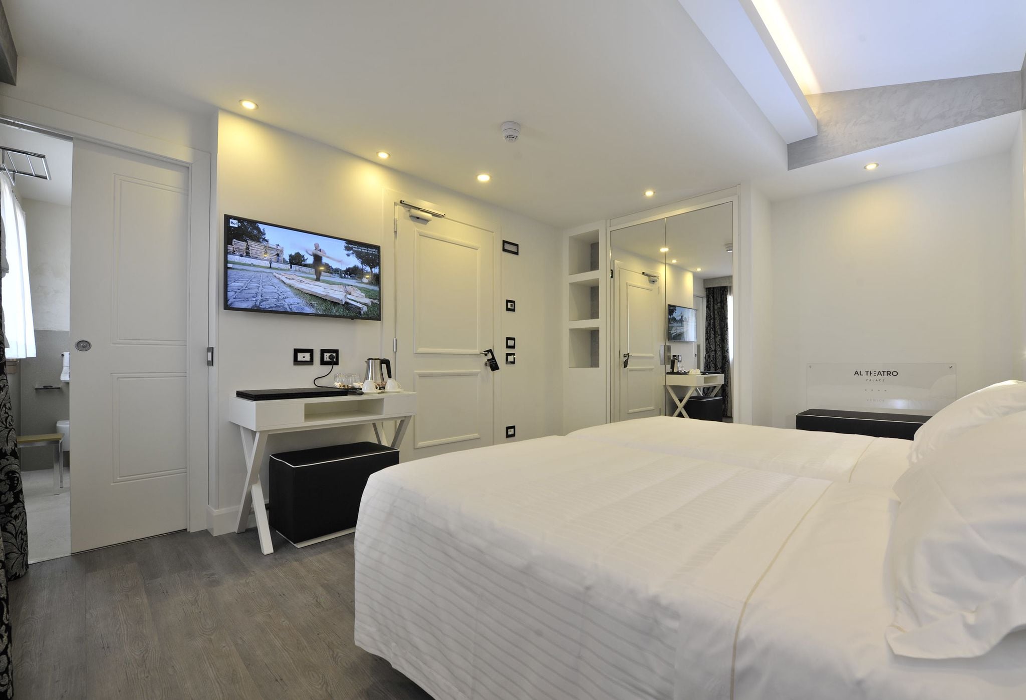 superior double or twin room | down duvets, minibar, in-room safe, desk