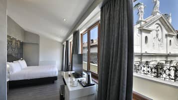 Junior Suite | Down comforters, minibar, in-room safe, desk