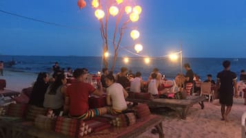 Breakfast, lunch, dinner served; international cuisine, beach views