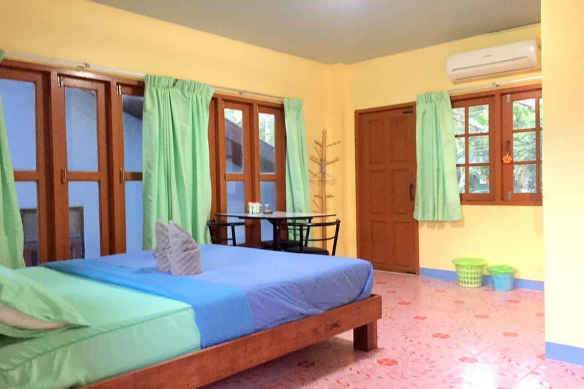 Standard Room | In-room safe, blackout curtains, free WiFi