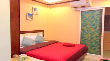 In-room safe, blackout curtains, free WiFi