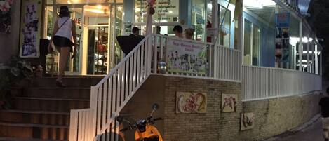 Check-in/check-out kiosk