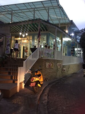 Sisään- ja uloskirjautumisautomaatti