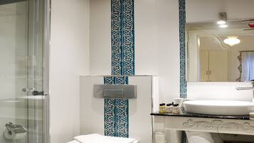 Standard Twin Room | Bathroom | Shower, free toiletries, hair dryer, slippers