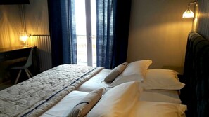 Habitación estándar doble, balcón | Escritorio, sistema de insonorización, cunas gratuitas y wifi gratis