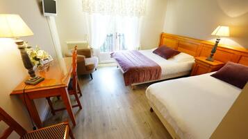 Bàn, phòng cách âm, nôi (giường cho trẻ sơ sinh) miễn phí