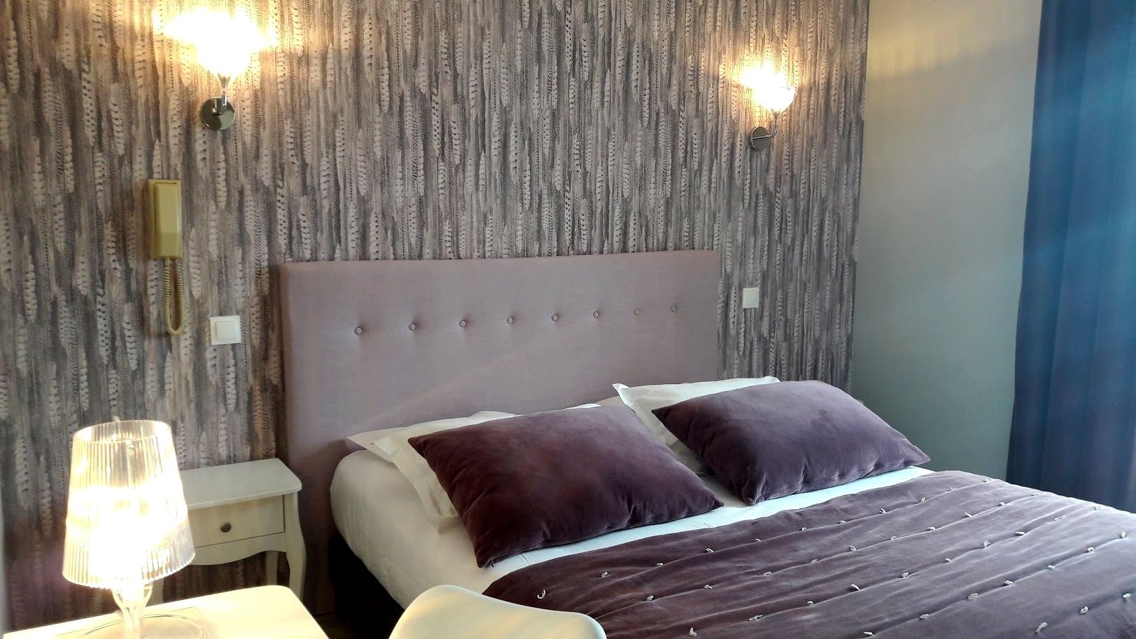 desk, soundproofing, free cots/infant beds, free wifi