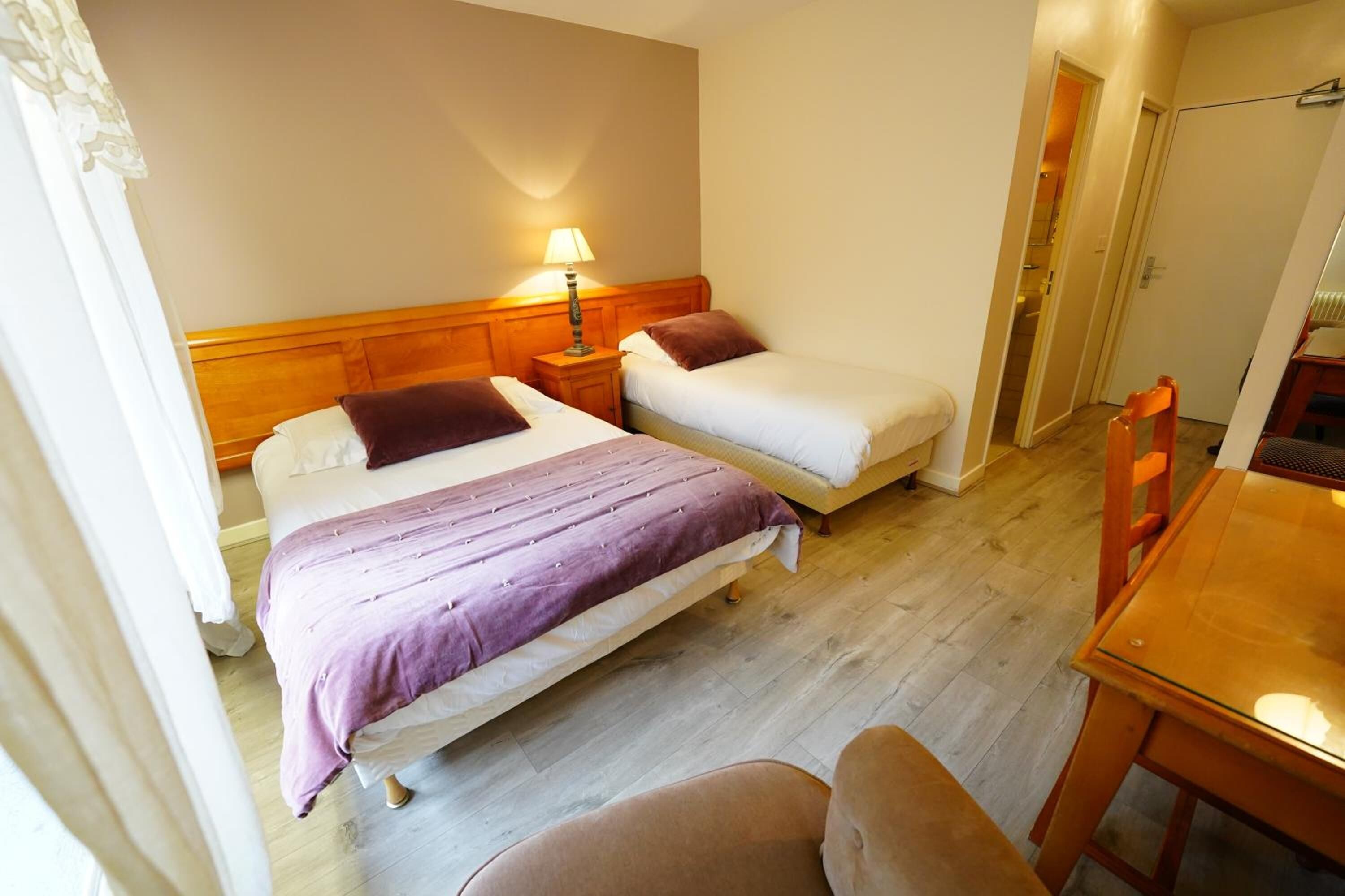 desk, soundproofing, free cots/infant beds, free wifi