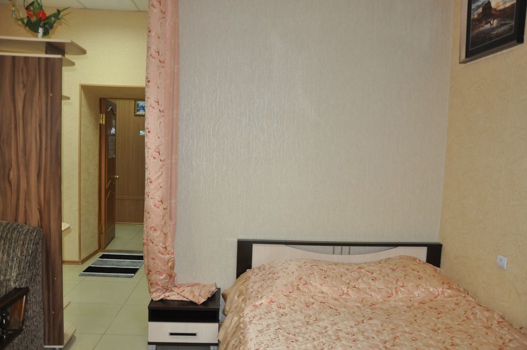 In-room safe, iron/ironing board, rollaway beds, free WiFi