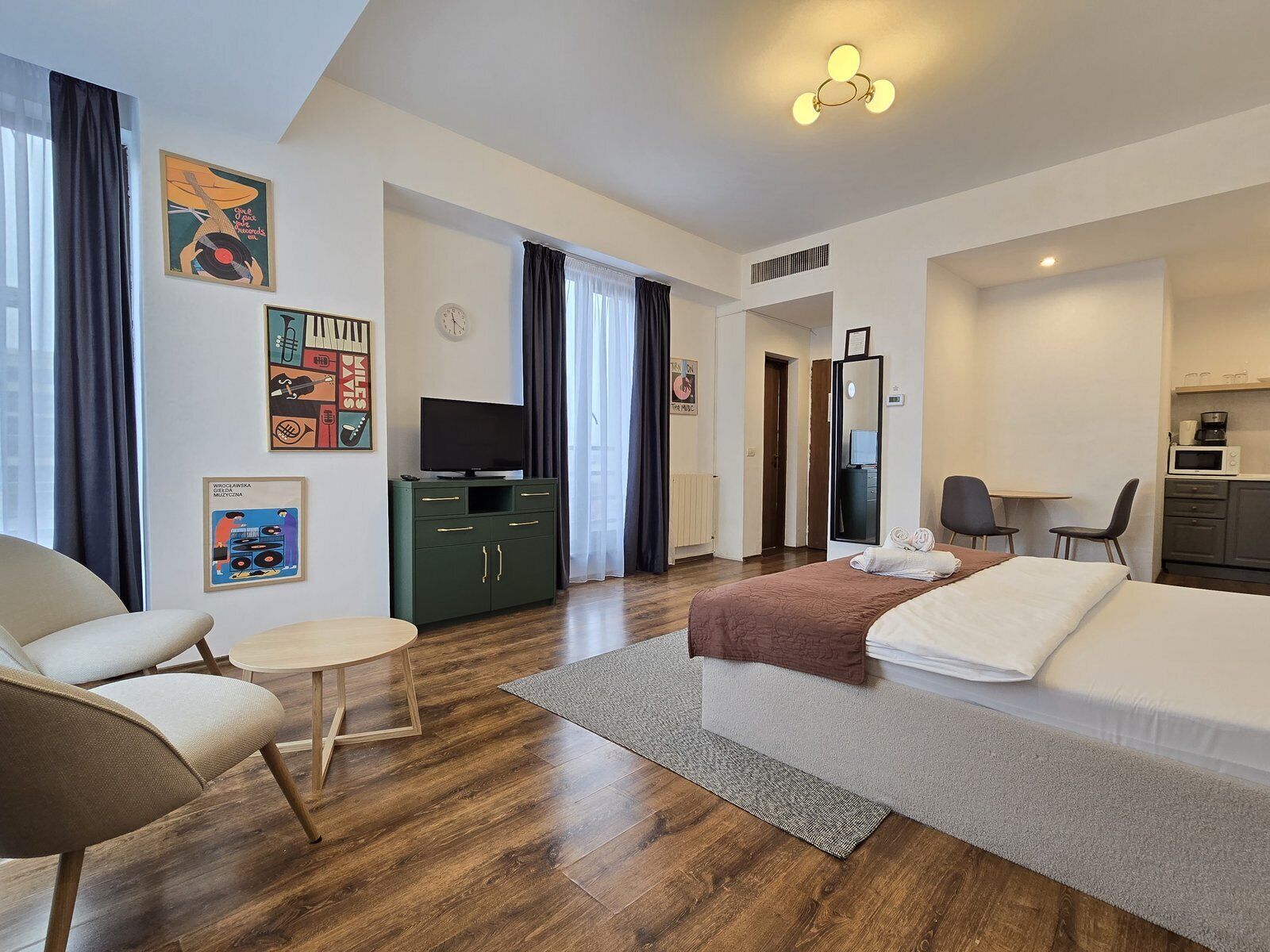 مكواة/لوح كي وأسرّة أطفال/رضّع وواي فاي مجانًا