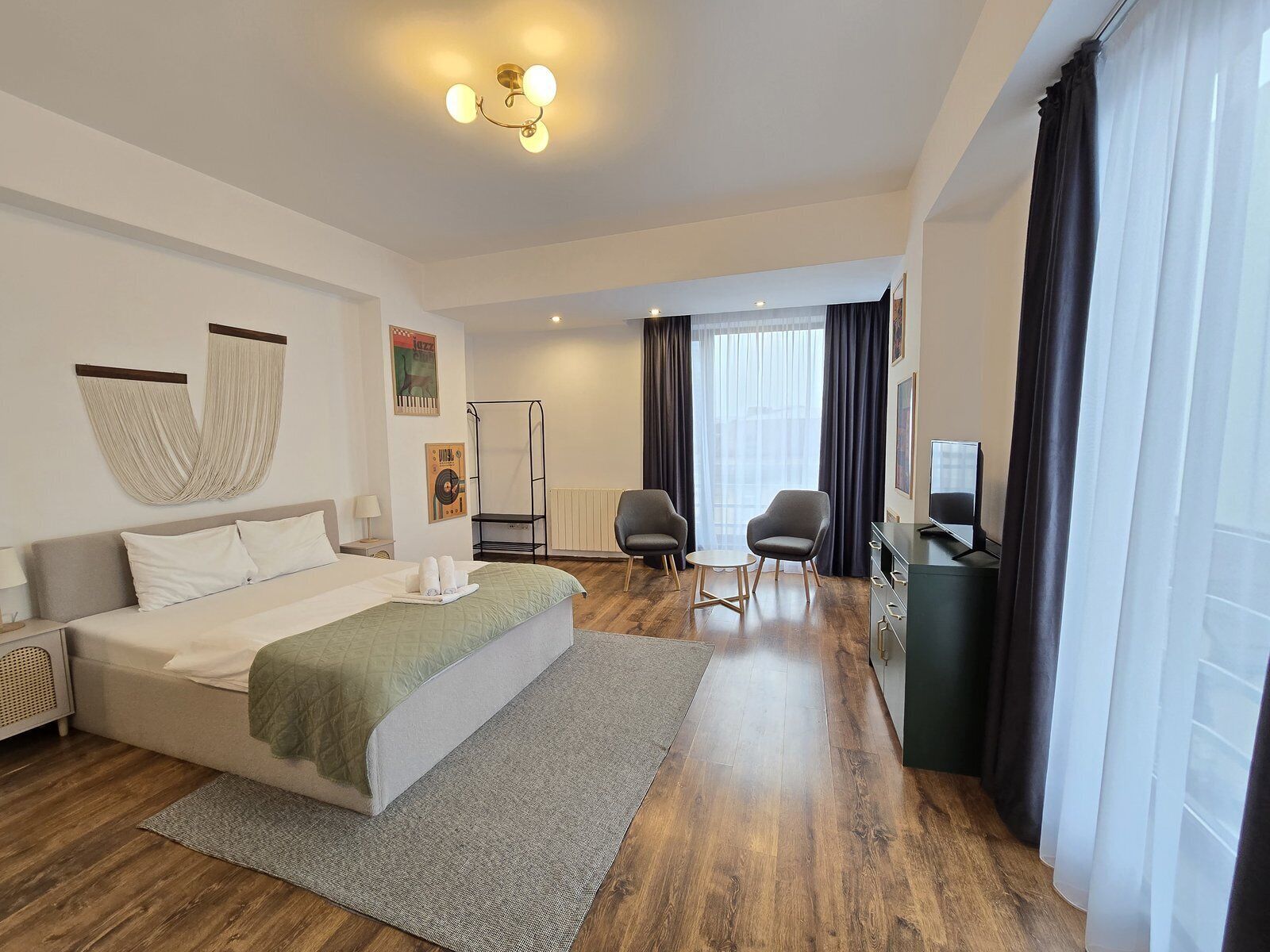 مكواة/لوح كي وأسرّة أطفال/رضّع وواي فاي مجانًا