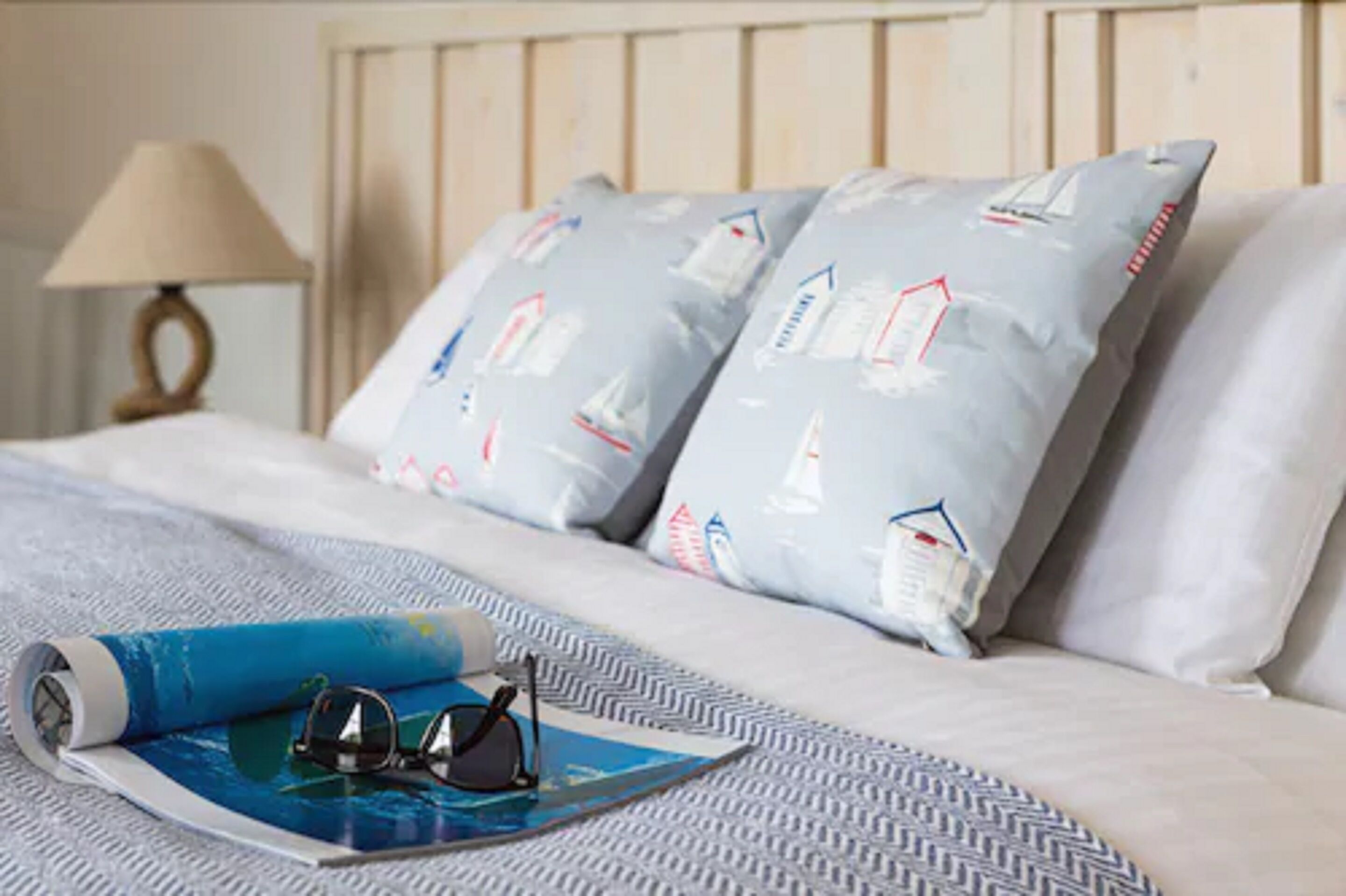 Premium bedding, iron/ironing board, free WiFi, bed sheets