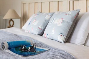 Premium bedding, iron/ironing board, free WiFi, bed sheets