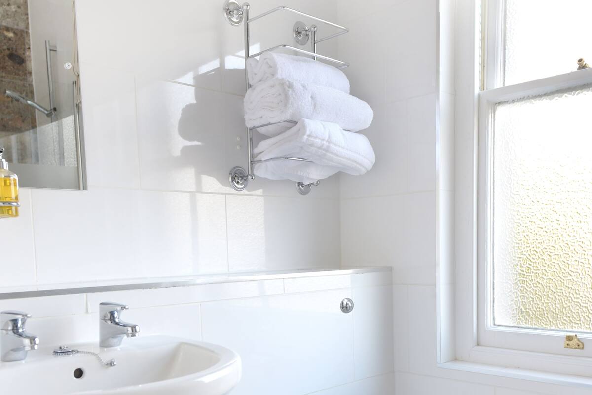 family room | bathroom | combined shower/bathtub, free toiletries, hair dryer, towels