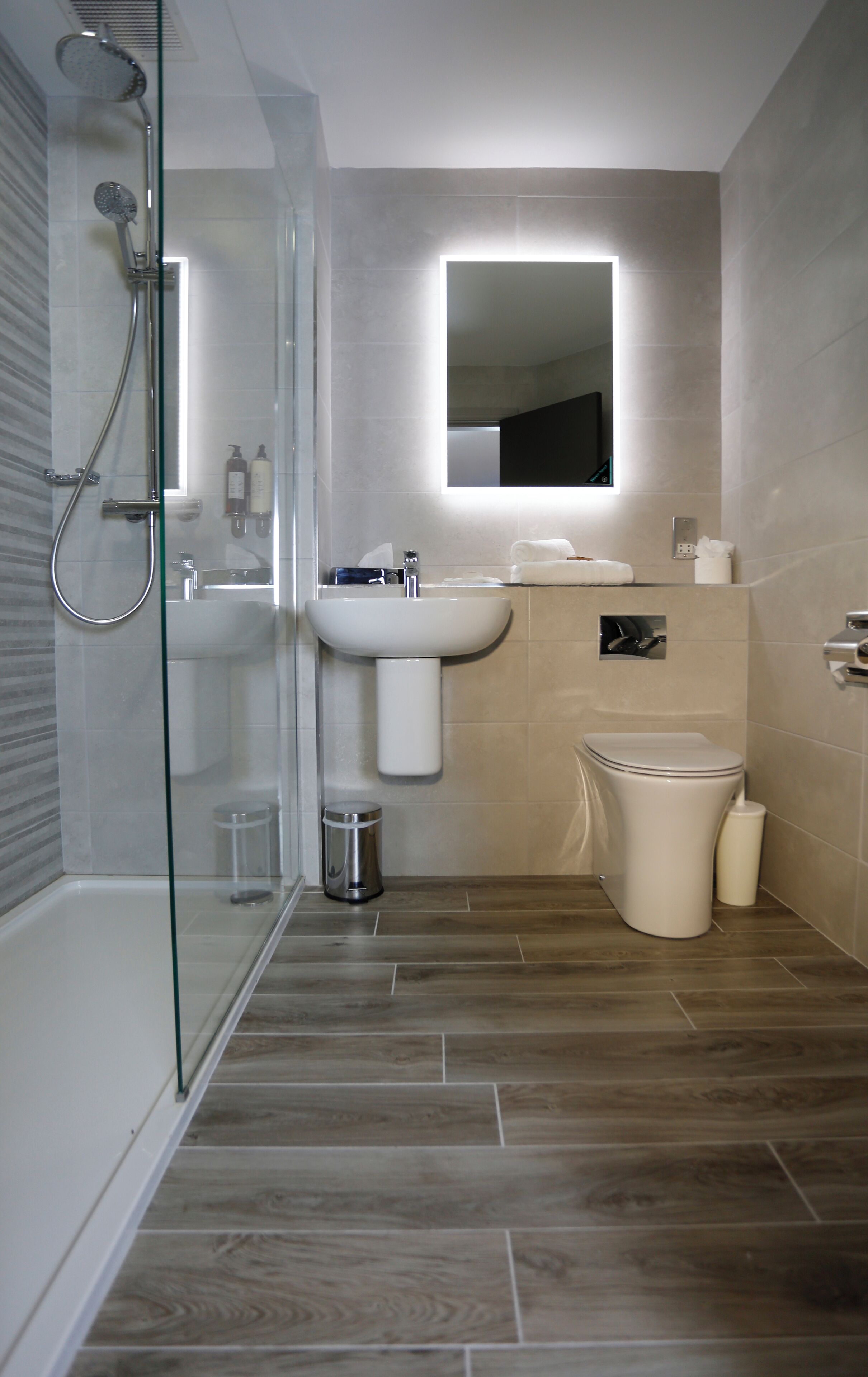 combined shower/bathtub, free toiletries, bathrobes, towels