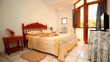 Premium bedding, minibar, desk, iron/ironing board