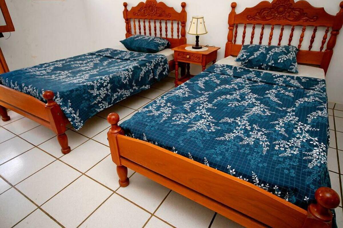 Standard Twin Room, 2 Single Beds | Premium bedding, minibar, desk, iron/ironing board