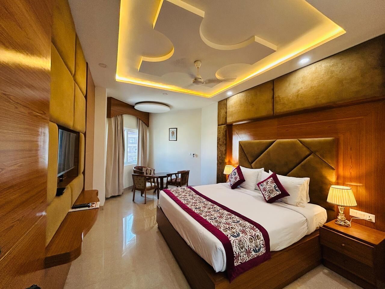 Suite, 1 King Bed | Minibar, in-room safe, desk, blackout curtains