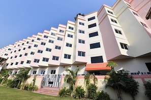 Deluxe Double Room, 1 King Bed | 1 bedroom, minibar, in-room safe, desk