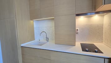 Queen Studio 6 | Private kitchen | Fridge, microwave, stovetop, coffee/tea maker