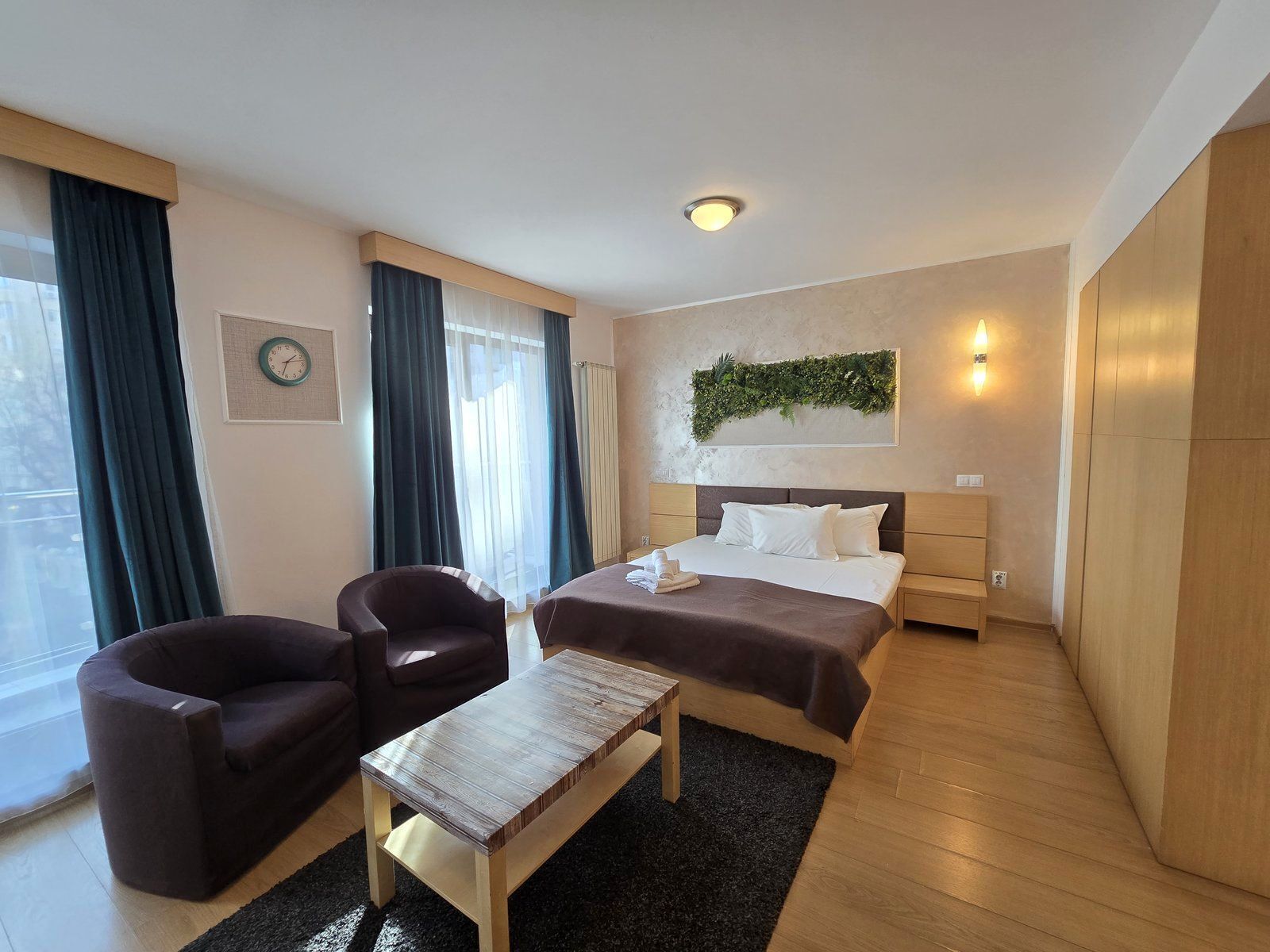 King Studio 5 | Hypo-allergenic bedding, desk, iron/ironing board, free WiFi