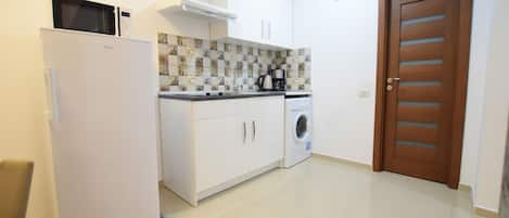 Studio 9 | Cozinha americana privada | Geladeira, micro-ondas, cooktop, cafeteira/chaleira