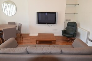 Appartement Deluxe, 2 chambres, accessible aux personnes à mobilité réduite, vue fleuve | Salle de séjour