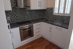 Deluxe Apartment, 2 Bedrooms, Accessible, River View | Private kitchen