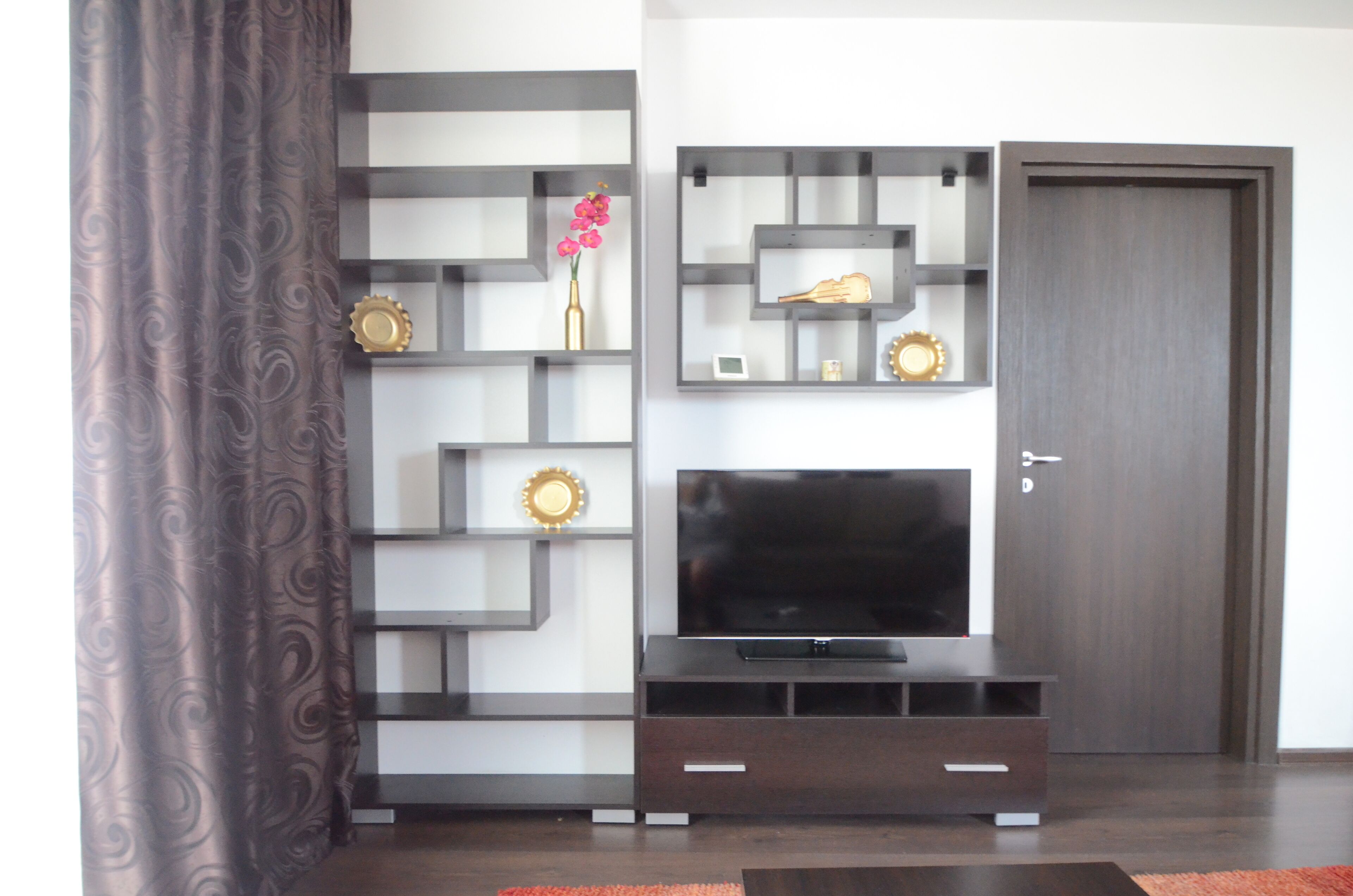 basic double room | television