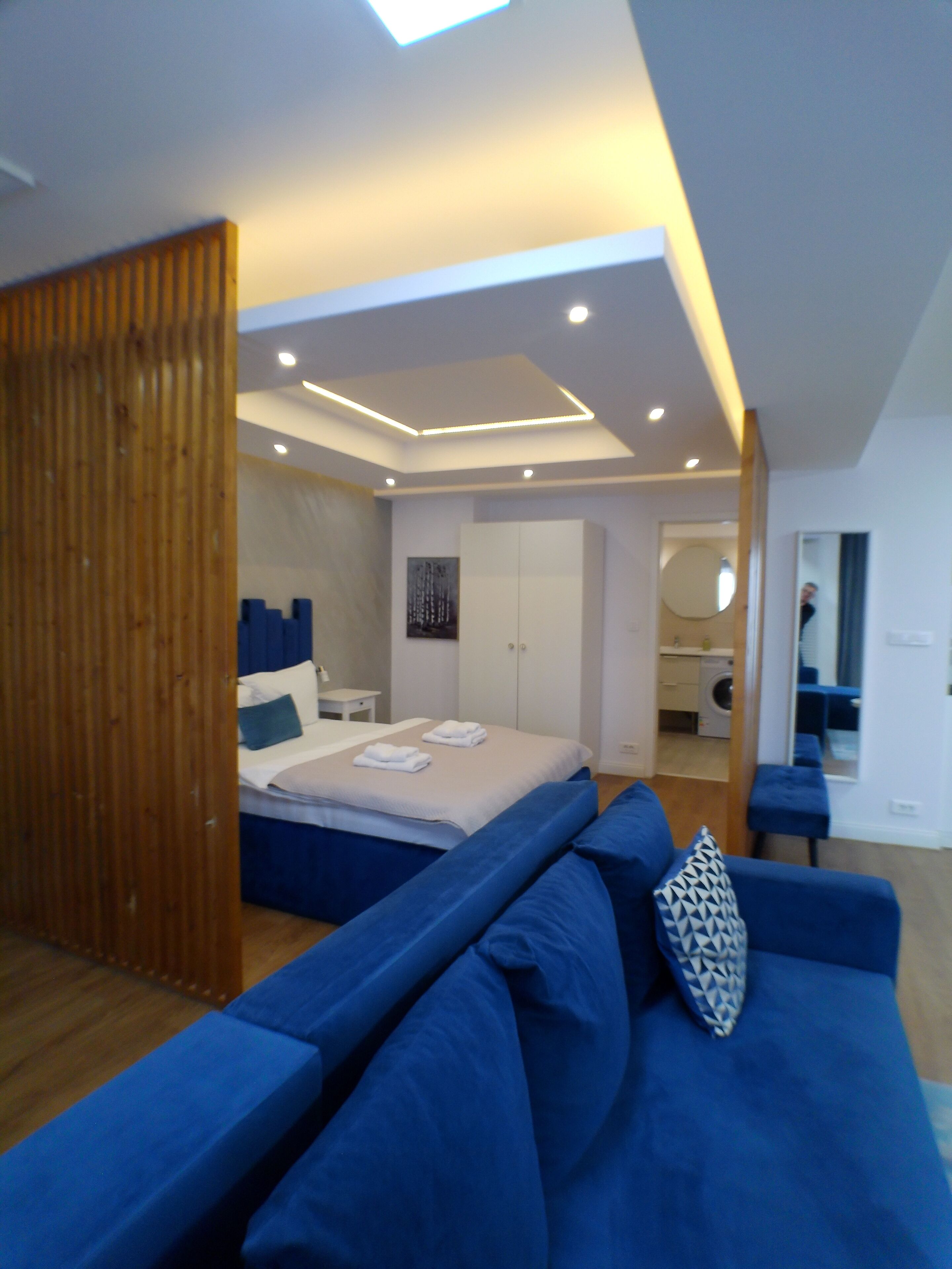 Sistema de insonorización, tabla de planchar con plancha y wifi gratis 