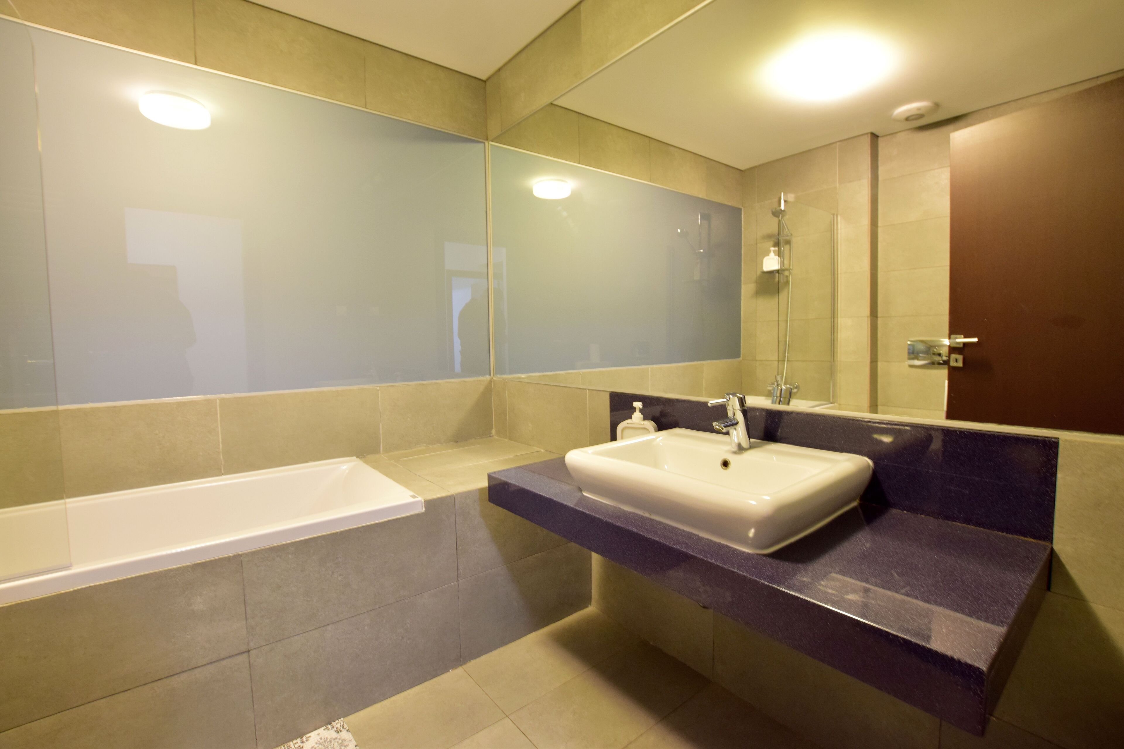 apartament 1 bedroom b131 | bathroom | bathtub, free toiletries, hair dryer, towels