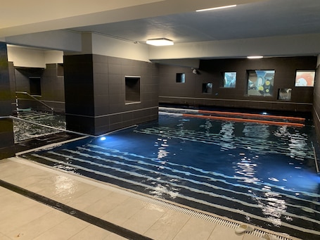 室内游泳池. 阿普格兰德公寓酒店