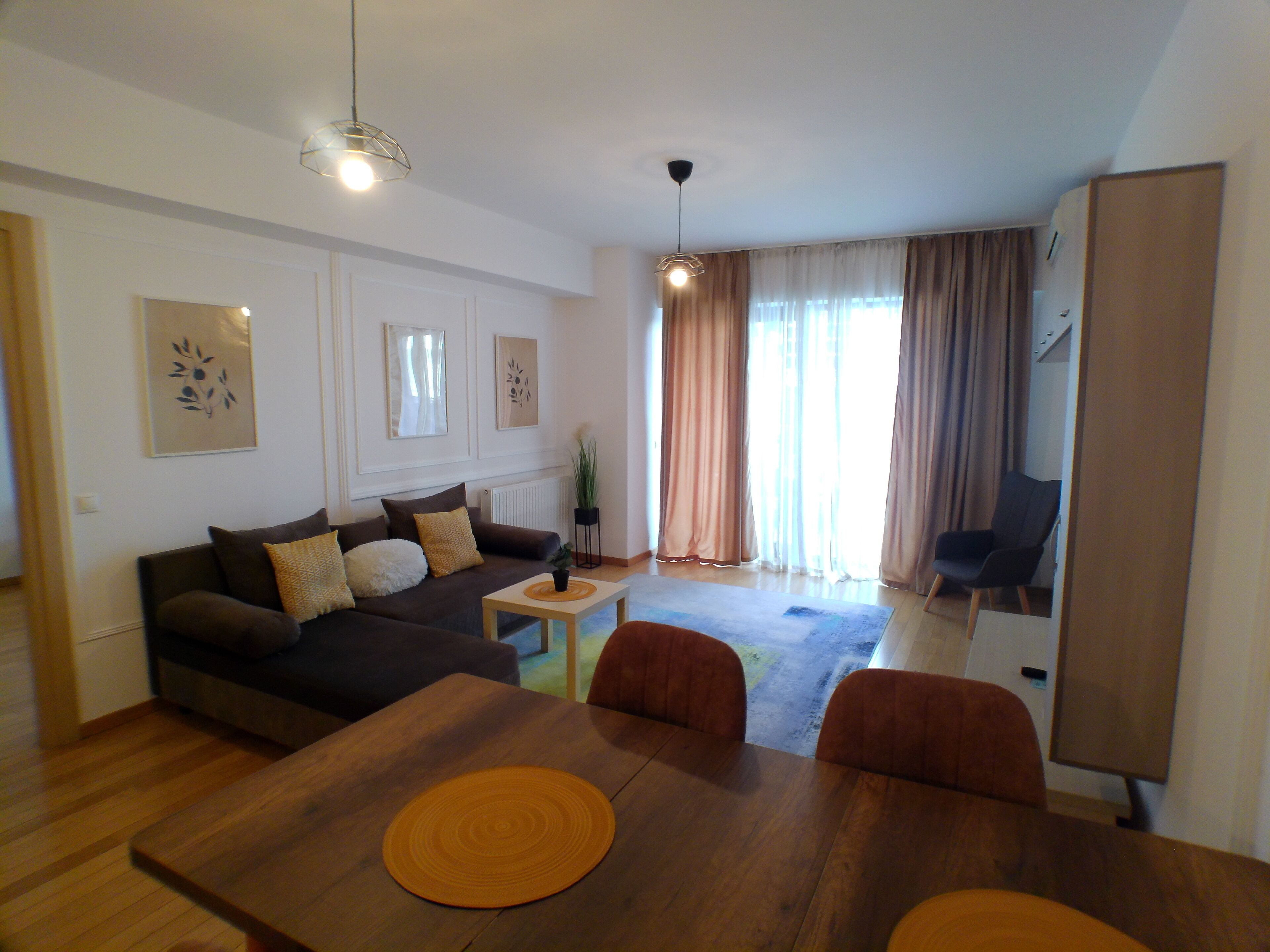 Sistema de insonorización, tabla de planchar con plancha y wifi gratis 